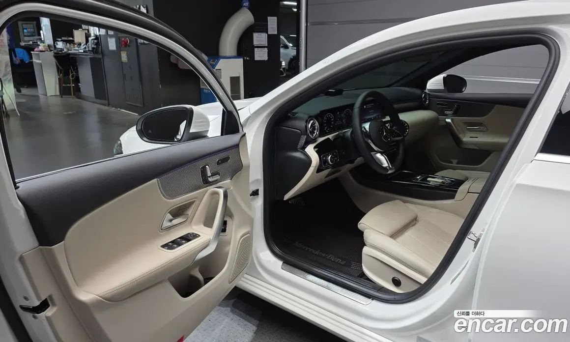 Mercedes-Benz A-Class 2024 2.0 автомат (гидро), фото 13