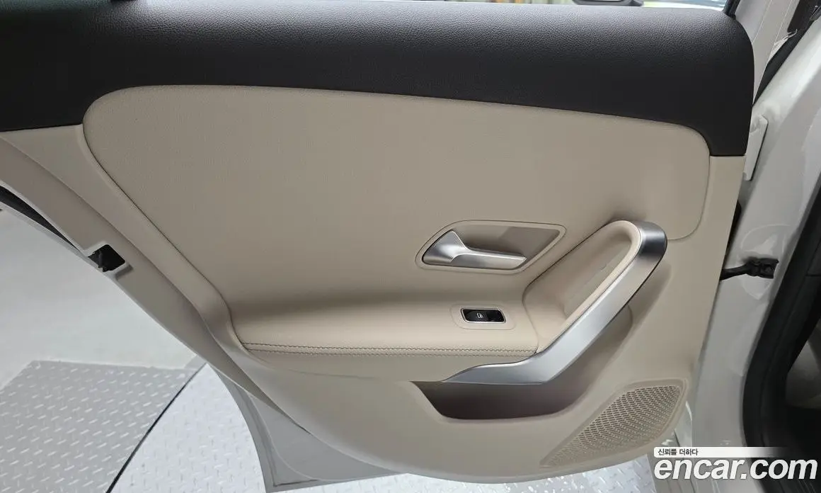 Mercedes-Benz A-Class 2024 2.0 автомат (гидро), фото 15