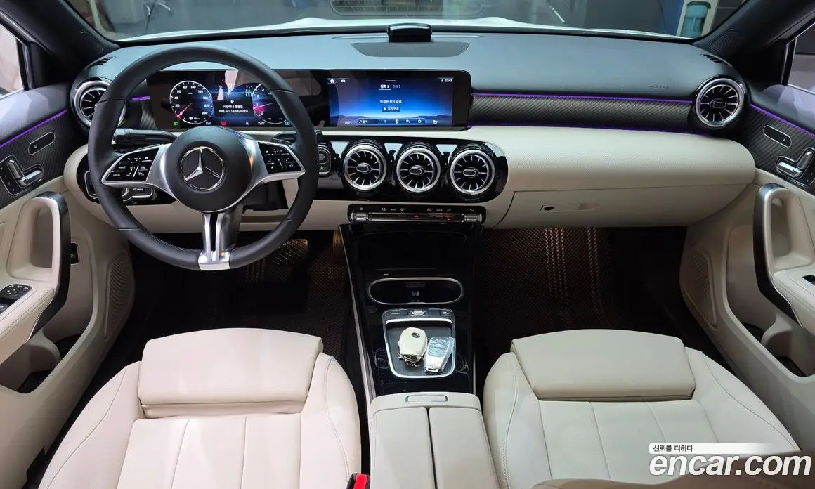 Mercedes-Benz A-Class 2024 2.0 автомат (гидро), фото 10
