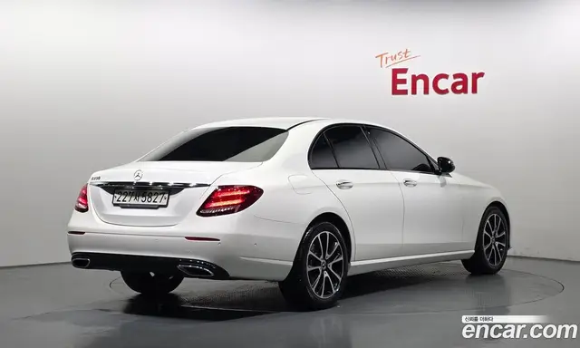 Mercedes-Benz E-Class 2020 2.0 автомат (гидро), миниатюра 2