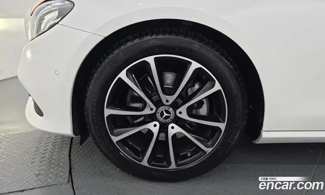 Mercedes-Benz E-Class 2020 2.0 автомат (гидро), миниатюра 5