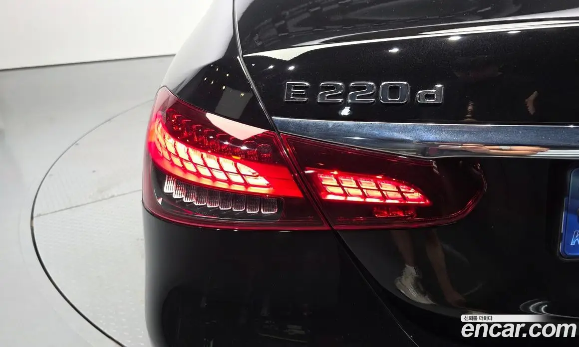 Mercedes-Benz E-Class 2023 1.9 автомат (гидро), фото 9 Mercedes-Benz E-Class 2023 1.9 автомат (гидро), фото 9