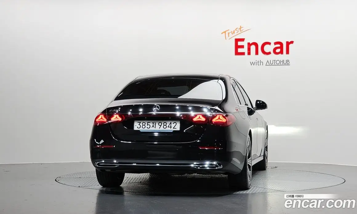 Mercedes-Benz E-Class 2024 2.0 автомат (гидро), фото 4
