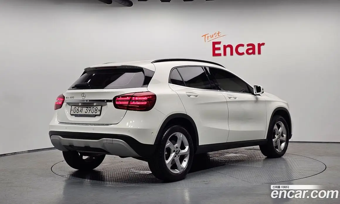 Mercedes-Benz GLA-Class 2019 2.0 автомат (гидро), фото 1 Mercedes-Benz GLA-Class 2019 2.0 автомат (гидро), фото 1