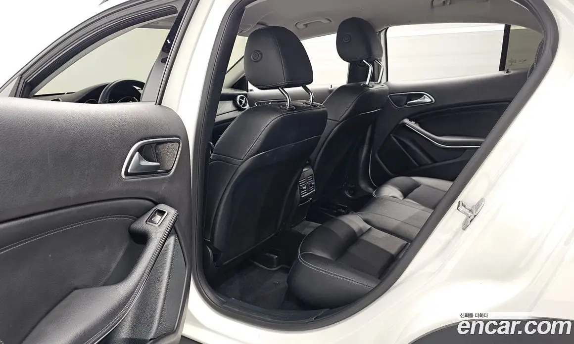 Mercedes-Benz GLA-Class 2019 2.0 автомат (гидро), фото 15 Mercedes-Benz GLA-Class 2019 2.0 автомат (гидро), фото 15