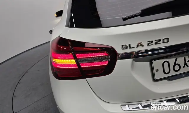 Mercedes-Benz GLA-Class 2019 2.0 автомат (гидро), миниатюра 8 Mercedes-Benz GLA-Class 2019 2.0 автомат (гидро), миниатюра 8