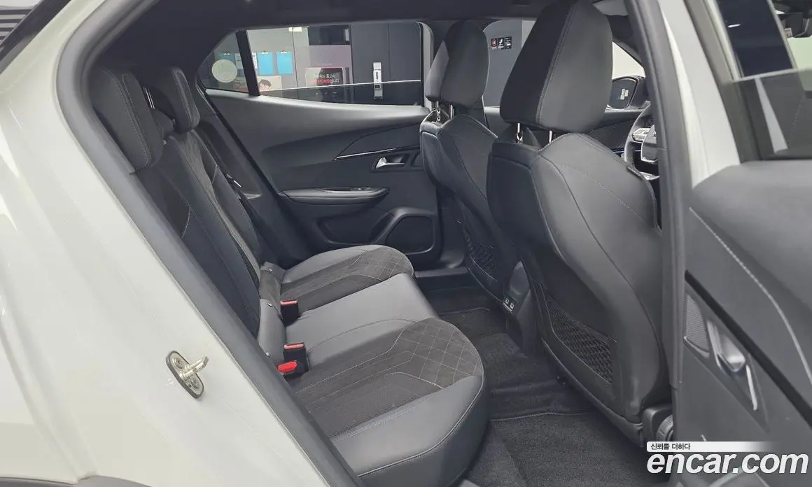 Peugeot 2008 2021 1.5 автомат (гидро), фото 16