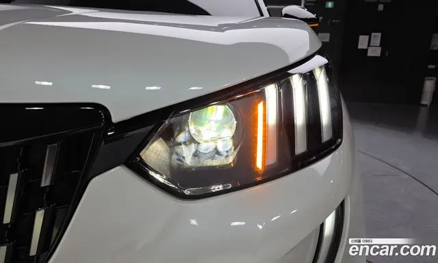 Peugeot 2008 2021 1.5 автомат (гидро), миниатюра 8