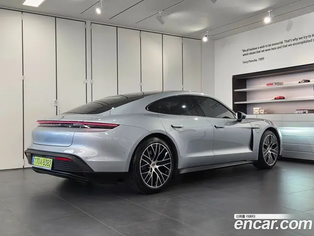 Porsche Taycan 2024 0.1 автомат (гидро), миниатюра 2