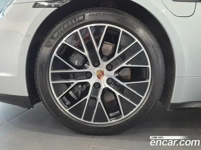 Porsche Taycan 2024 0.1 автомат (гидро), миниатюра 5