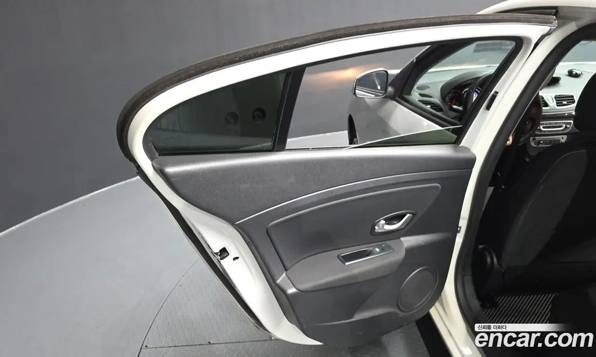 Renault (Samsung) SM3 2013 1.6 автомат (гидро), фото 14 Renault (Samsung) SM3 2013 1.6 автомат (гидро), фото 14
