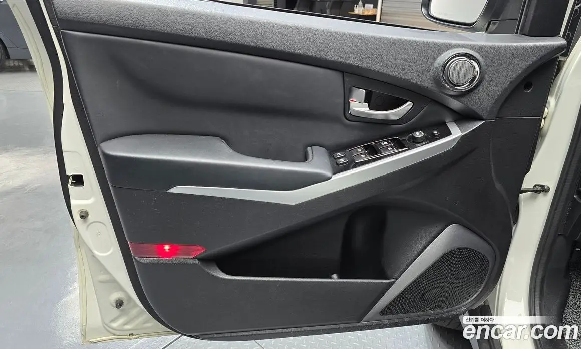 SsangYong Korando 2015 2.0 автомат (гидро), фото 14