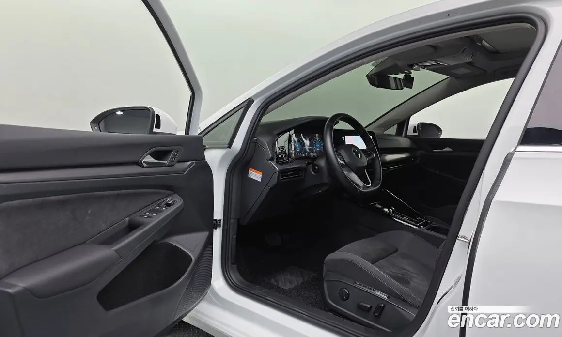 Volkswagen Golf 2023 2.0 автомат (гидро), фото 13 Volkswagen Golf 2023 2.0 автомат (гидро), фото 13
