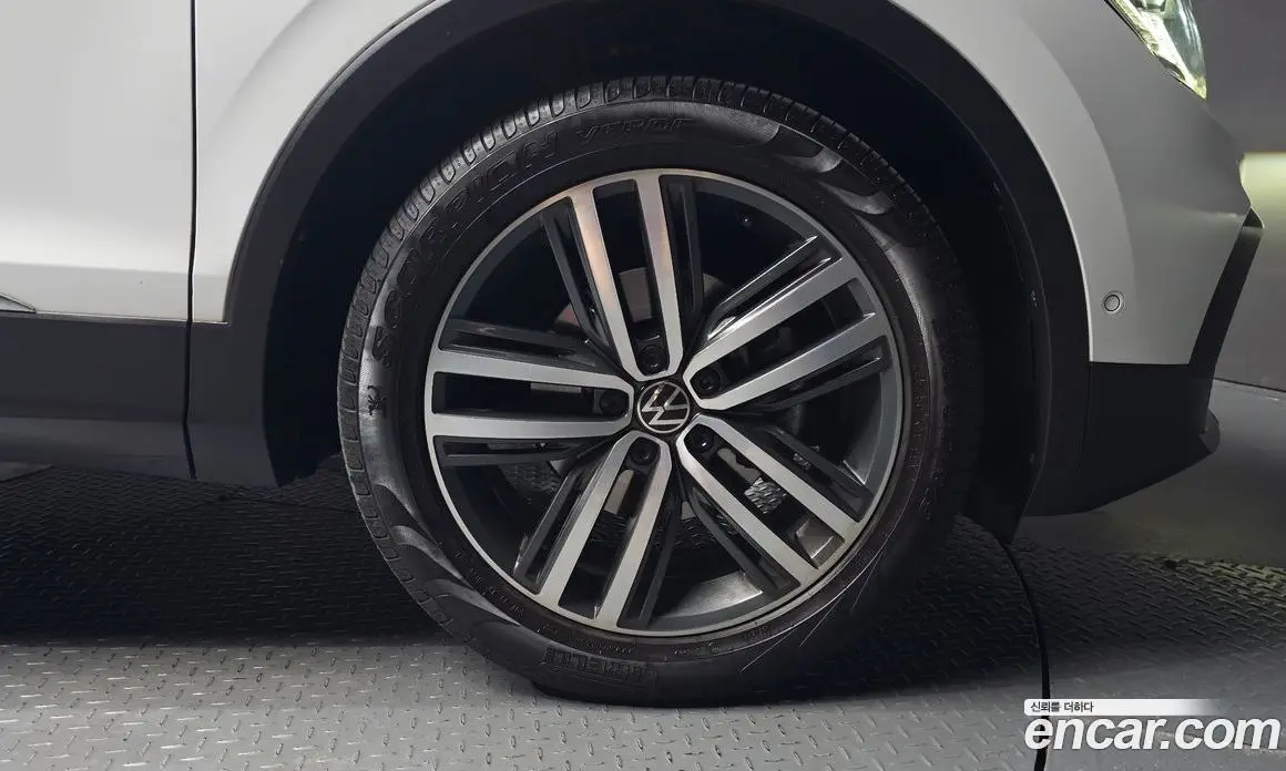Volkswagen Tiguan 2022 2.0 автомат (гидро), фото 6 Volkswagen Tiguan 2022 2.0 автомат (гидро), фото 6