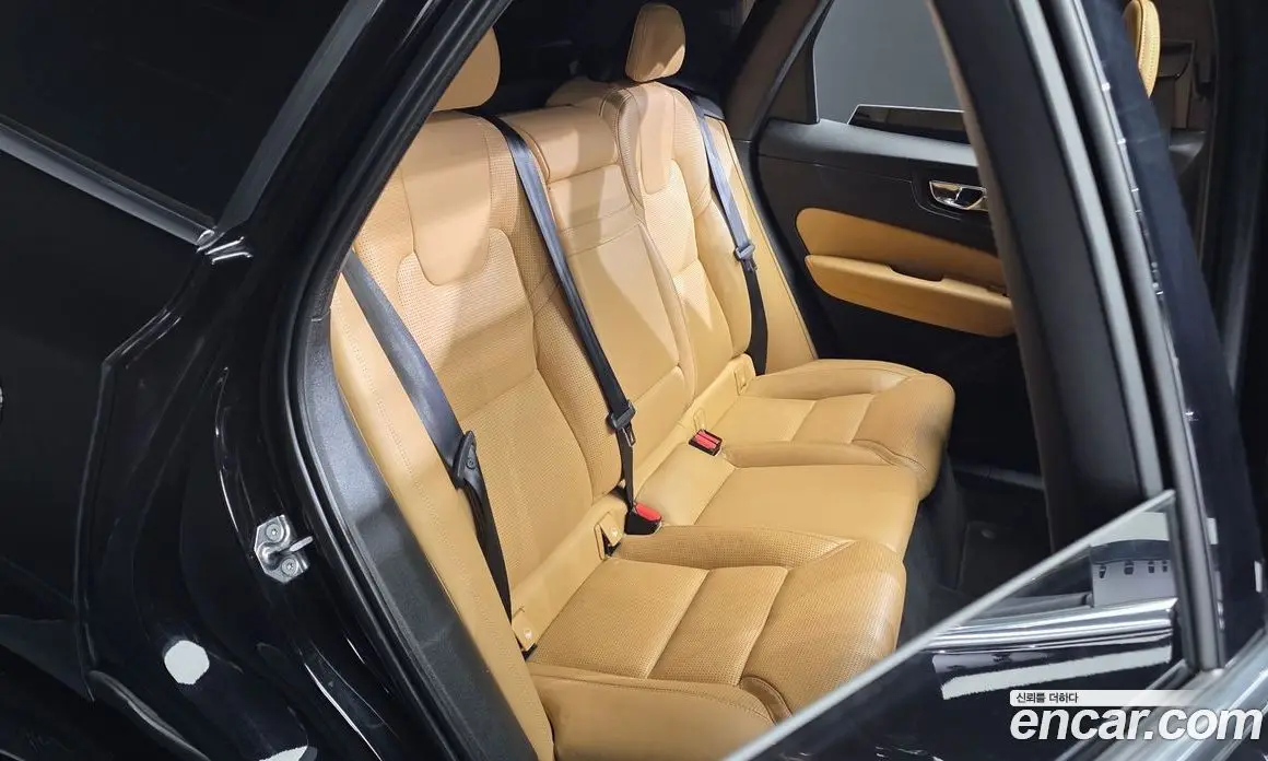 Volvo XC60 2018 2.0 автомат (гидро), фото 18 Volvo XC60 2018 2.0 автомат (гидро), фото 18