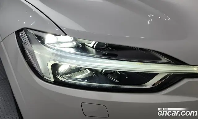 Volvo XC60 2020 2.0 автомат (гидро), миниатюра 8 Volvo XC60 2020 2.0 автомат (гидро), миниатюра 8