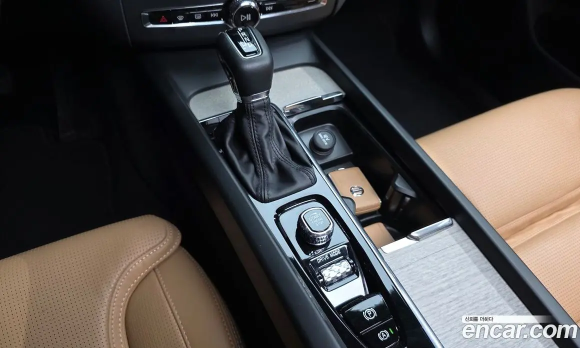 Volvo XC60 2020 2.0 автомат (гидро), фото 11