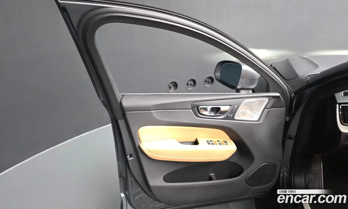 Volvo XC60 2020 2.0 автомат (гидро), фото 13