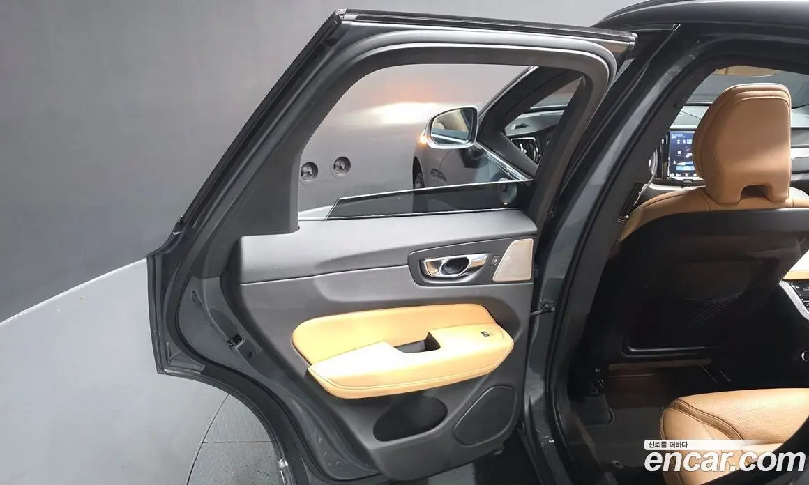 Volvo XC60 2020 2.0 автомат (гидро), фото 14