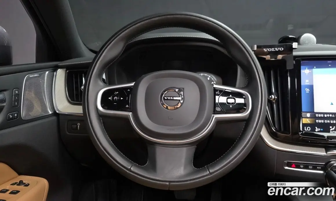 Volvo XC60 2020 2.0 автомат (гидро), фото 18