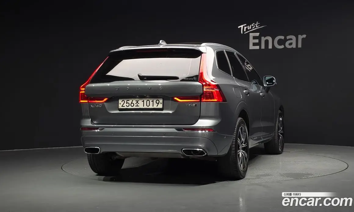 Volvo XC60 2020 2.0 автомат (гидро), фото 3