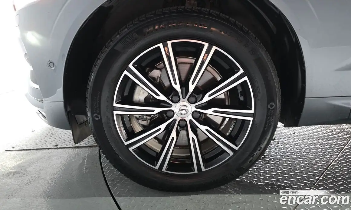 Volvo XC60 2020 2.0 автомат (гидро), фото 4