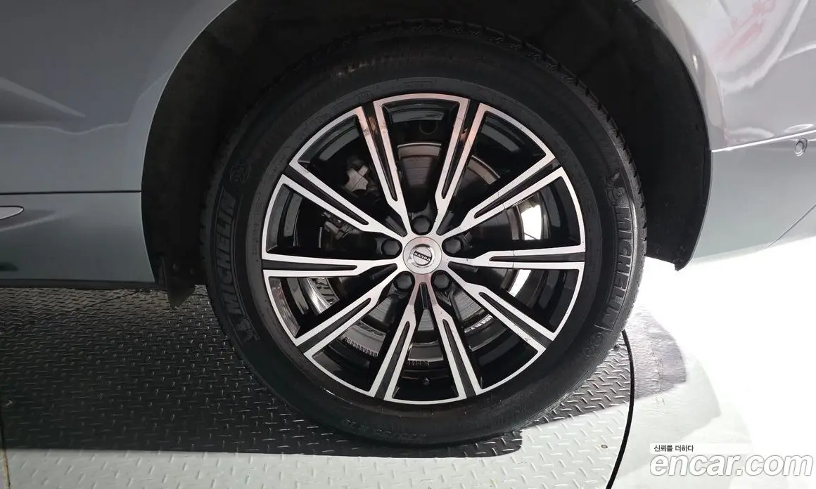 Volvo XC60 2020 2.0 автомат (гидро), фото 6