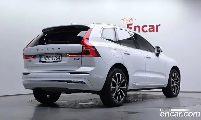 Volvo XC60 2023 2.0 автомат (гидро), миниатюра 2