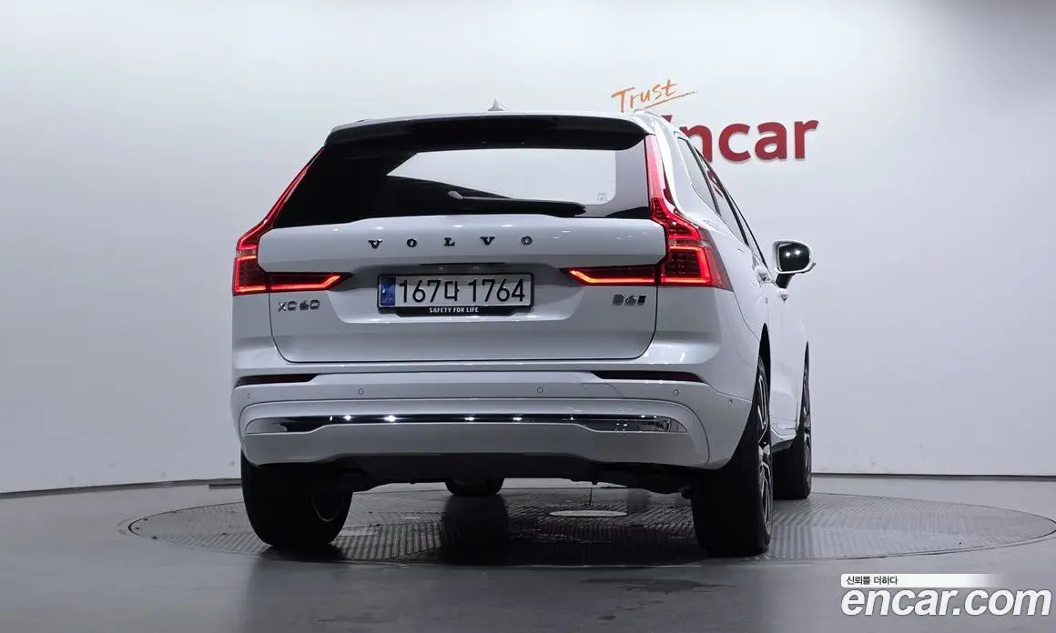 Volvo XC60 2023 2.0 автомат (гидро), фото 4