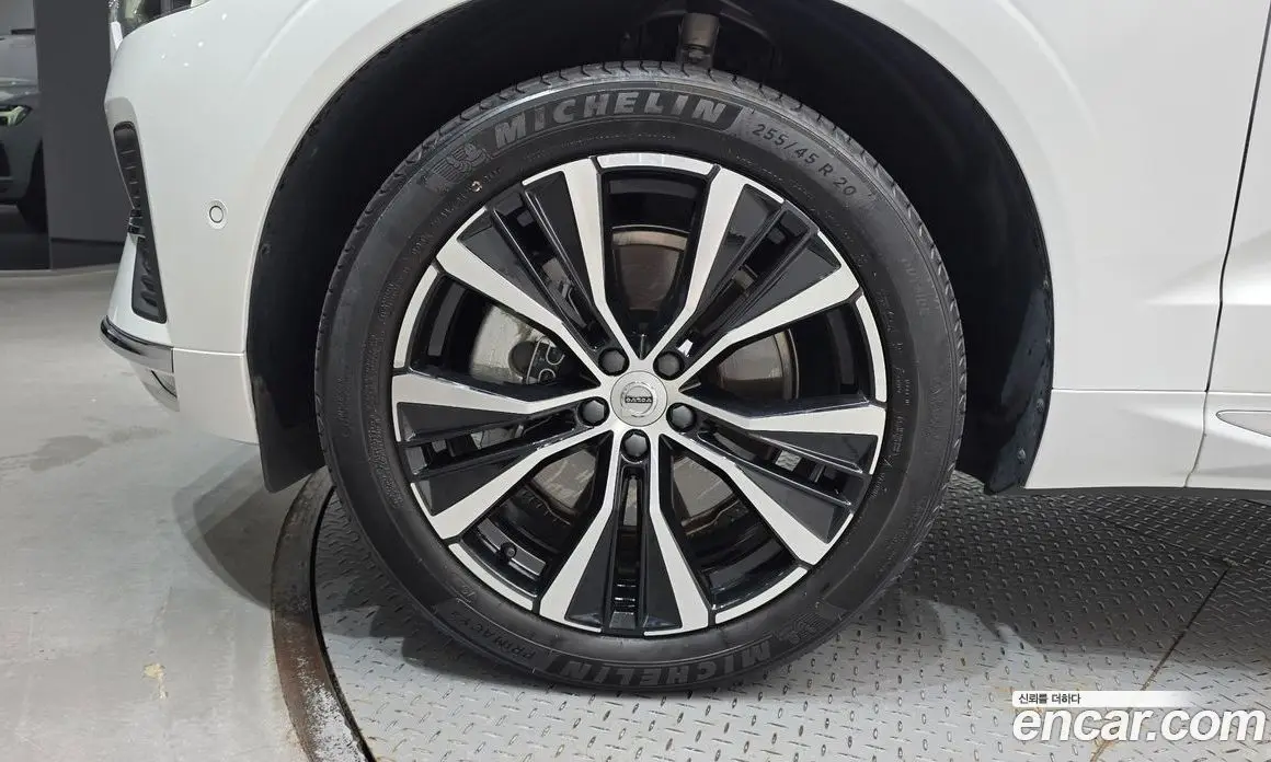 Volvo XC60 2023 2.0 автомат (гидро), фото 5