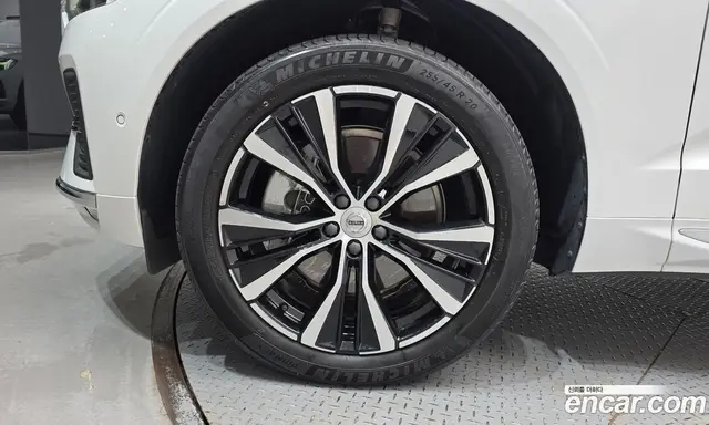 Volvo XC60 2023 2.0 автомат (гидро), миниатюра 5