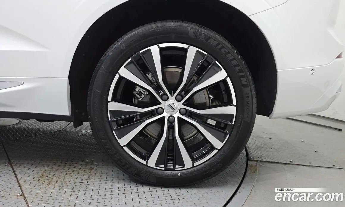 Volvo XC60 2023 2.0 автомат (гидро), фото 7