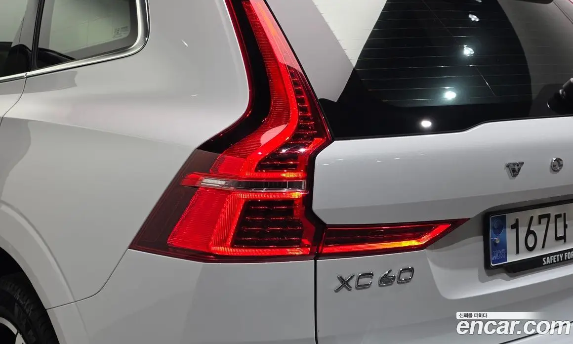 Volvo XC60 2023 2.0 автомат (гидро), фото 9
