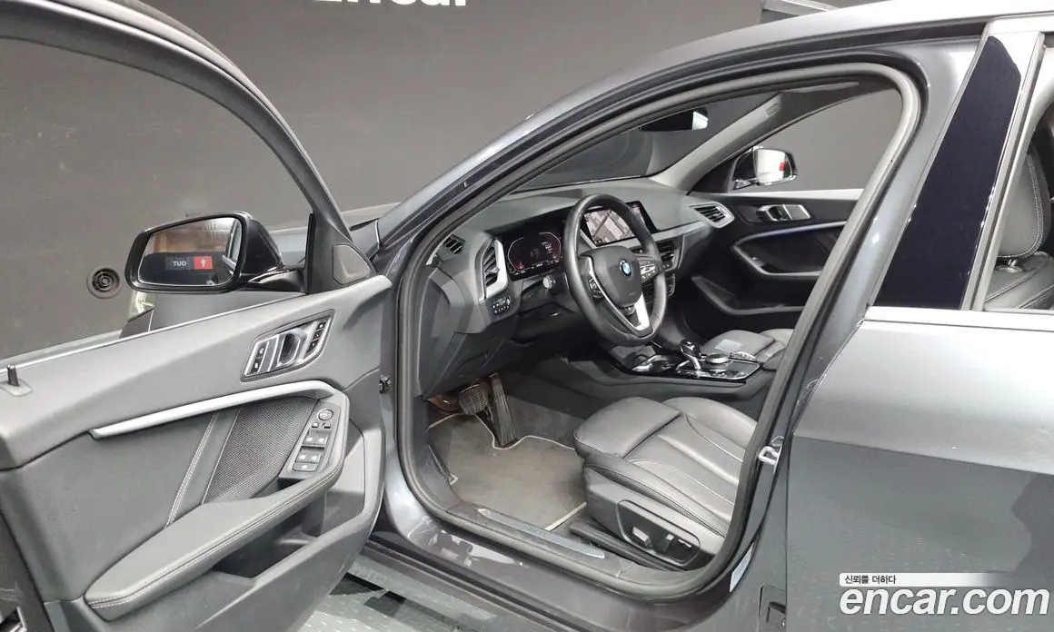 BMW 1 серия 2021 2.0 автомат (гидро), фото 13