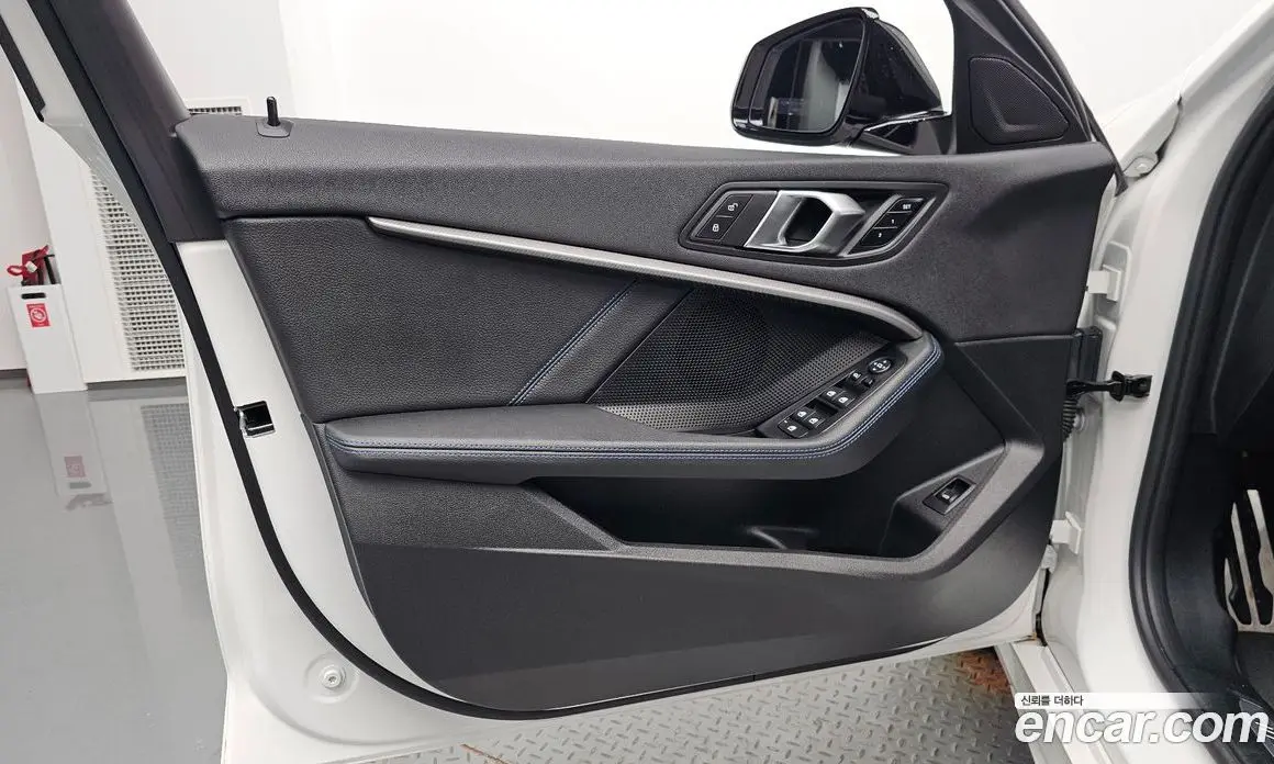 BMW 1 серия 2024 2.0 автомат (гидро), фото 13
