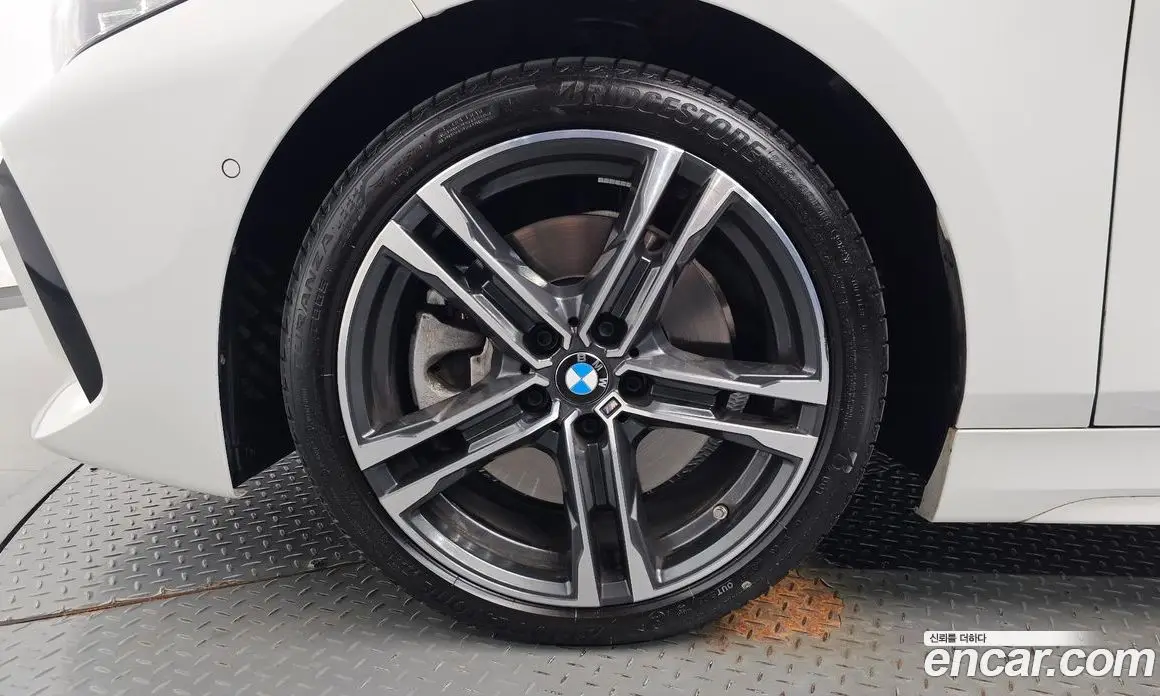 BMW 1 серия 2024 2.0 автомат (гидро), фото 4