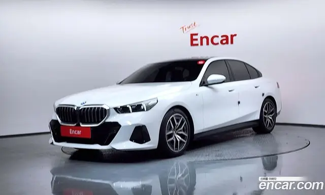 BMW 5 серия, 2025, 8 281 км