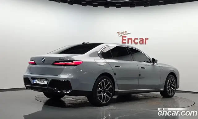 BMW 7 серия, 2025, 13 056 км