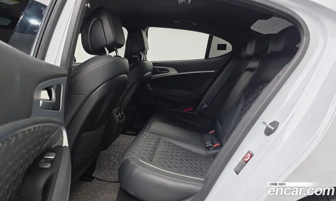 Genesis G70 2018 2.0 автомат (гидро), фото 18 Genesis G70 2018 2.0 автомат (гидро), фото 18