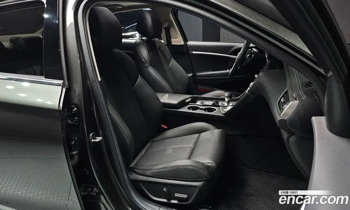 Genesis G70 2022 2.0 автомат (гидро), фото 16