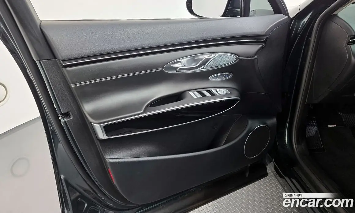 Genesis GV70 2021 2.5 автомат (гидро), фото 14 Genesis GV70 2021 2.5 автомат (гидро), фото 14