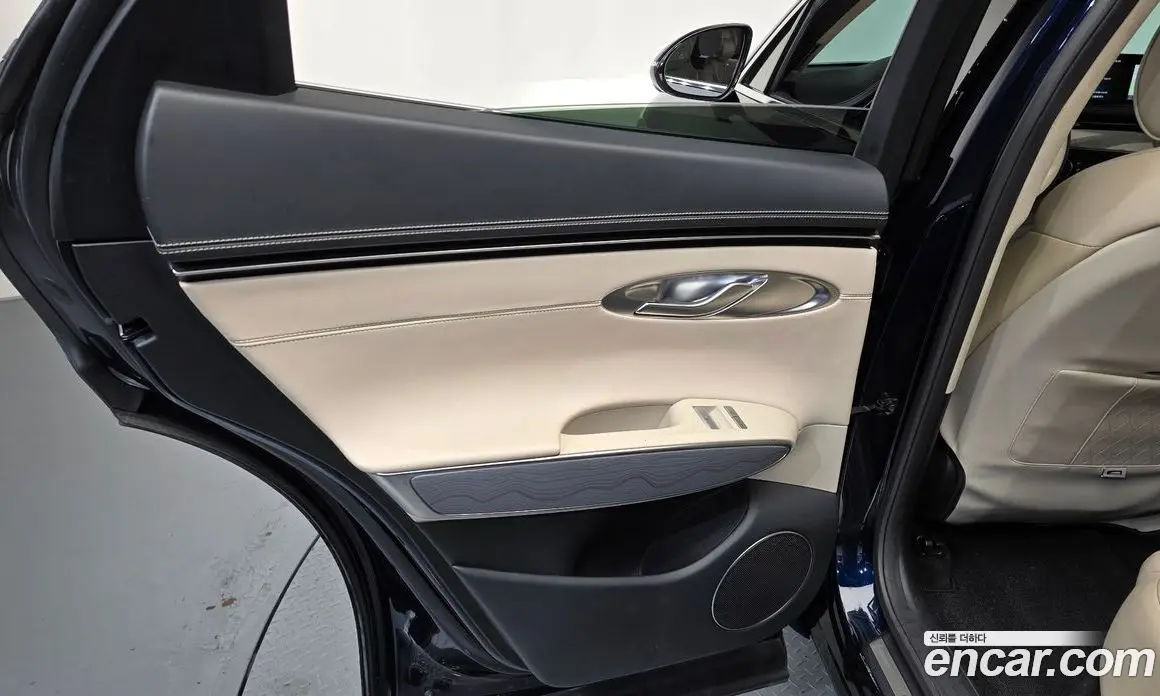Genesis GV70 2021 2.5 автомат (гидро), фото 15 Genesis GV70 2021 2.5 автомат (гидро), фото 15