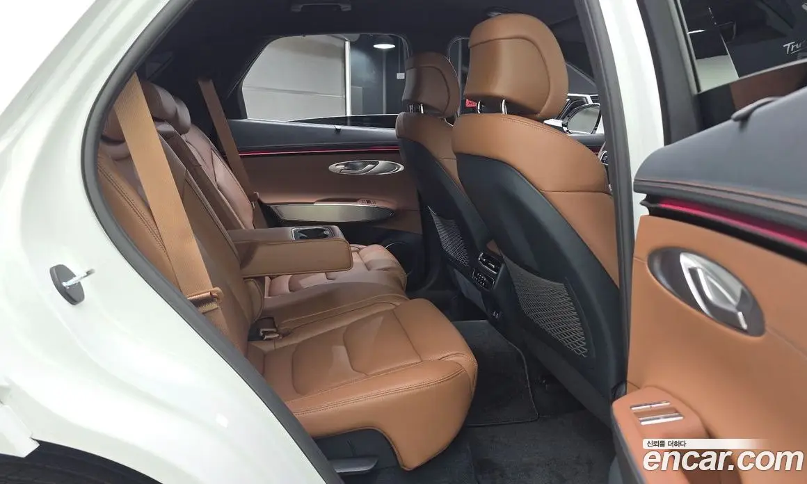 Genesis GV70 2025 2.5 автомат (гидро), фото 17 Genesis GV70 2025 2.5 автомат (гидро), фото 17