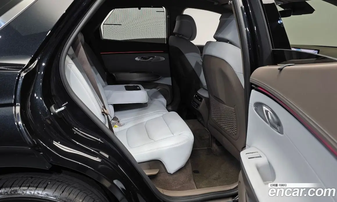 Genesis GV70 2025 2.5 автомат (гидро), фото 18