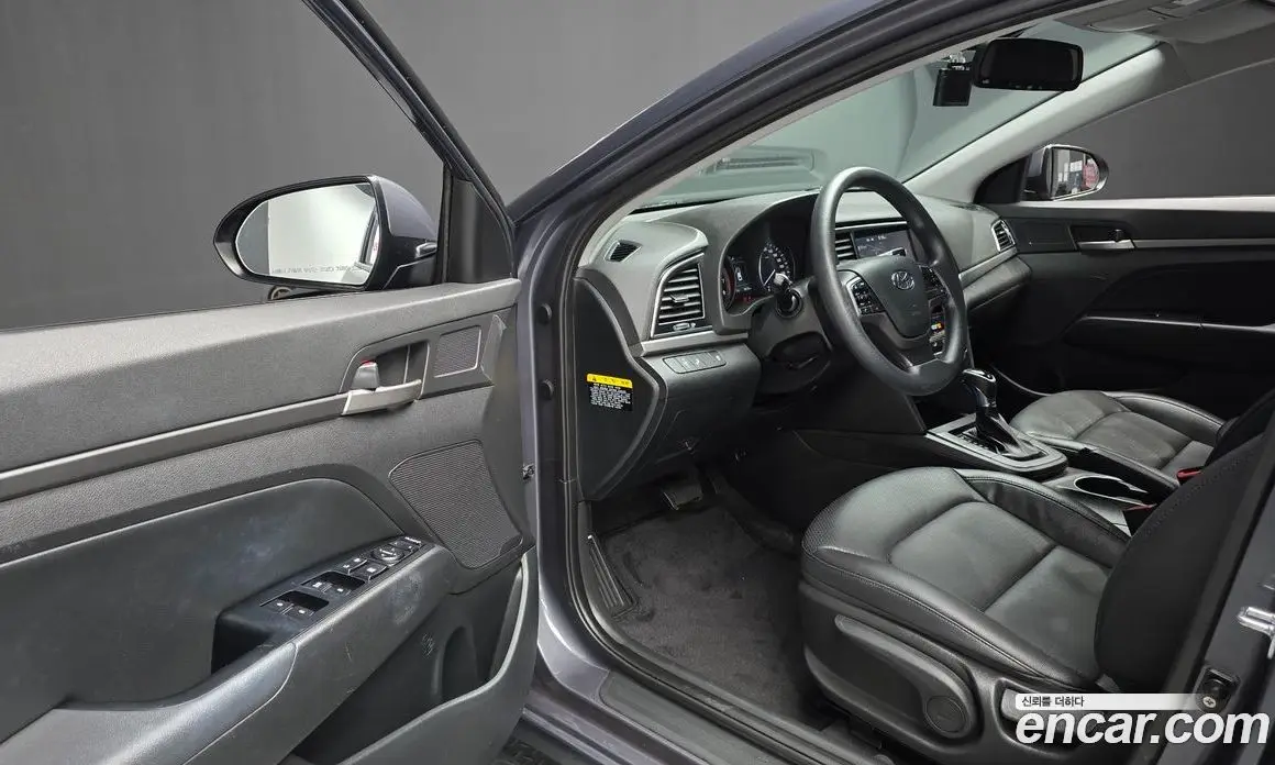 Hyundai Avante 2017 1.6 автомат (гидро), фото 13