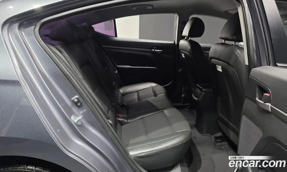 Hyundai Avante 2017 1.6 автомат (гидро), фото 18