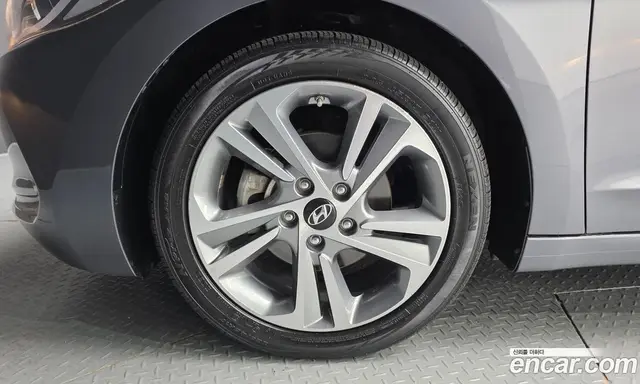 Hyundai Avante 2017 1.6 автомат (гидро), миниатюра 5