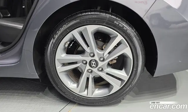 Hyundai Avante 2017 1.6 автомат (гидро), миниатюра 7