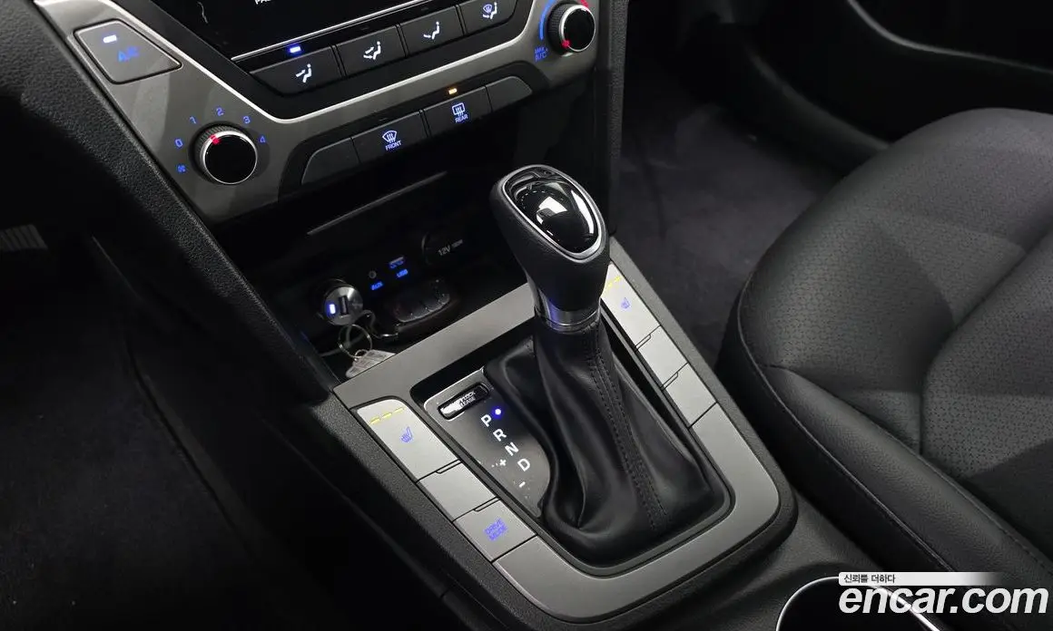 Hyundai Avante 2018 1.6 автомат (гидро), фото 12