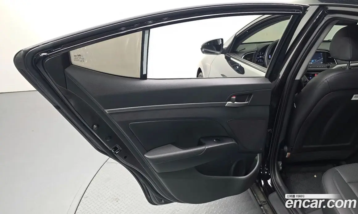 Hyundai Avante 2018 1.6 автомат (гидро), фото 15